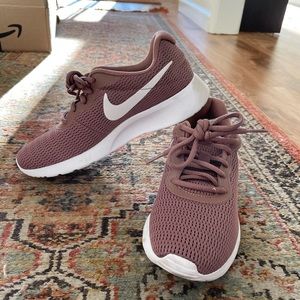 Nike Tanjun Running Shoes